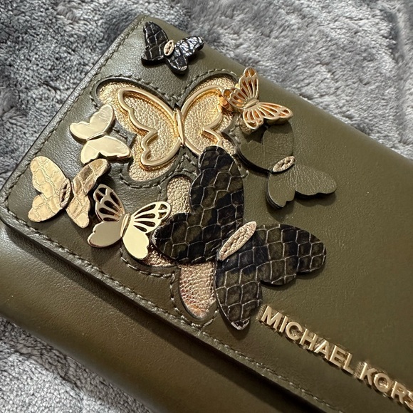 Michael Kors Butterfly Wallet on a chain - Picture 7 of 13